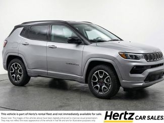 Used 2025 Jeep Compass Trailhawk AWD/4WD video 1