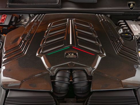Used 2025 Lamborghini Urus SE image 11