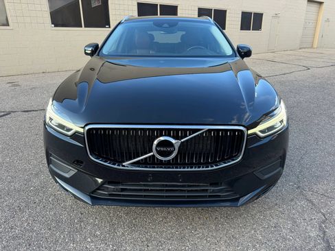 Used 2019 Volvo XC60 T6 Momentum w/ Multimedia Package AWD/4WD image 2