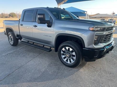 Used 2025 Chevrolet Silverado 2500 Custom w/ Custom Convenience Package image 3