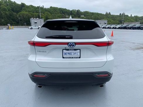 Certified 2023 Toyota Venza LE AWD/4WD image 11