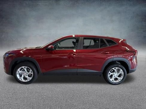 Used 2024 Chevrolet Trax LS w/ LS Convenience Package FWD image 10