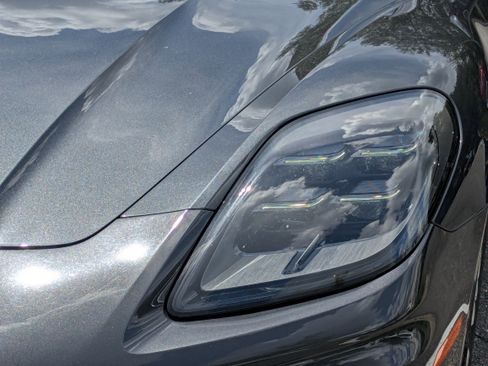 Used 2025 Porsche Panamera RWD image 9