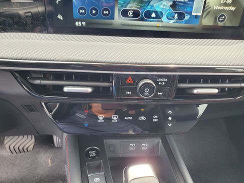 New 2025 Nissan Kicks SR image 24