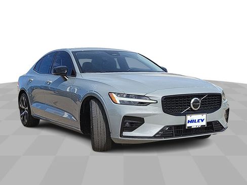 Used 2024 Volvo S60 B5 Core image 2