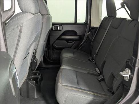 Used 2025 Jeep Wrangler Unlimited Sahara AWD/4WD image 16