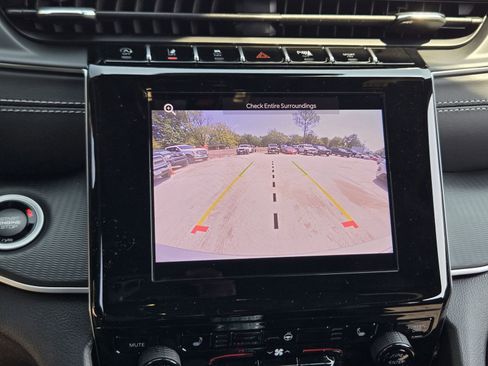 New 2025 Jeep Grand Cherokee Altitude image 17