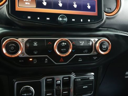 Used 2023 Jeep Gladiator Mojave w/ Trailer Tow Package image 17