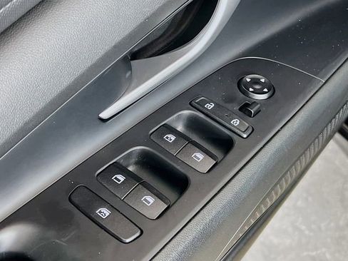 Used 2023 Hyundai Elantra Limited image 20