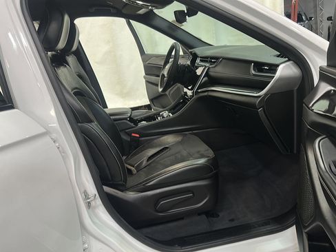 Used 2023 Jeep Grand Cherokee Altitude image 30