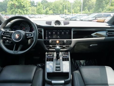 Used 2025 Porsche Macan AWD/4WD image 17