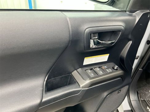 Used 2019 Toyota Tacoma TRD Off-Road image 21