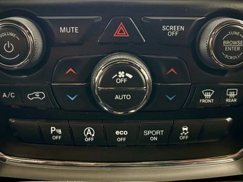 Used 2018 Jeep Grand Cherokee Altitude AWD/4WD image 27