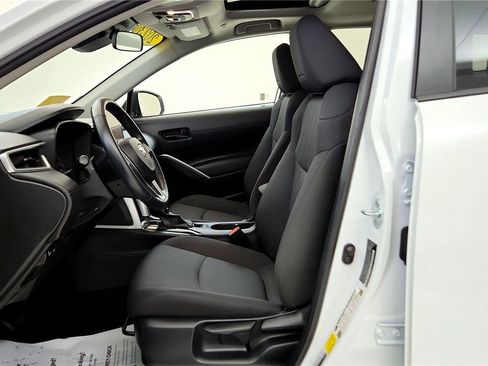 Certified 2023 Toyota Corolla Cross LE w/ Moonroof Package image 24