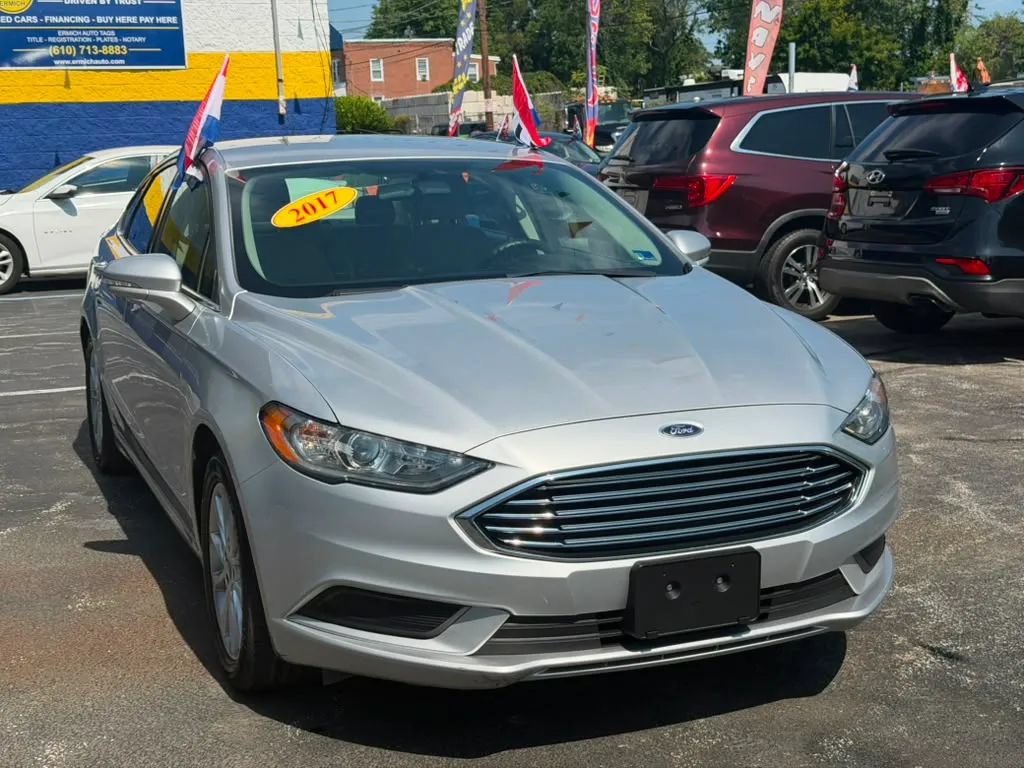 Used 2017 Ford Fusion SE w/ Fusion SE Technology Package FWD image 1