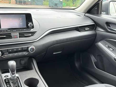 Used 2024 Nissan Altima 2.5 S FWD image 23