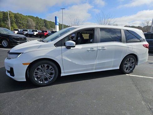 New 2026 Honda Odyssey Touring image 3