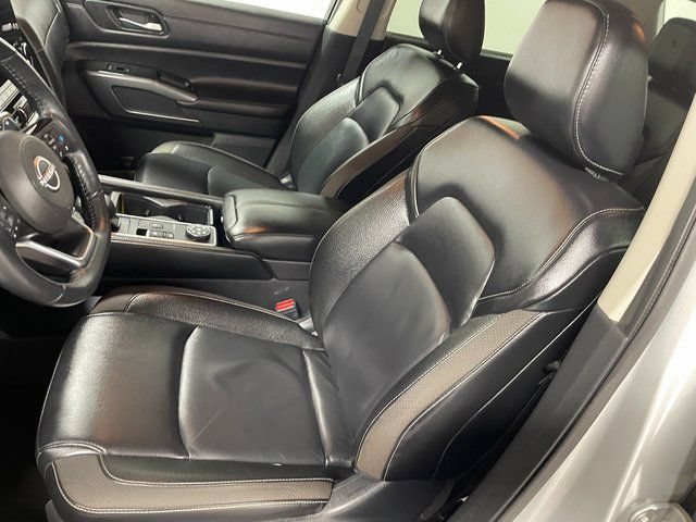 Used 2024 Nissan Pathfinder SL w/ Black Appearance Package AWD/4WD image 12