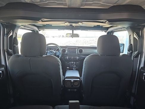 Used 2023 Jeep Wrangler Unlimited image 19
