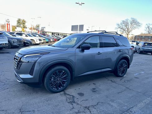 New 2026 Nissan Pathfinder SL image 8