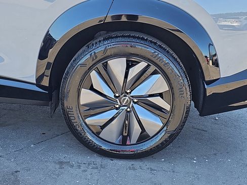 Used 2024 Nissan Ariya AWD image 32