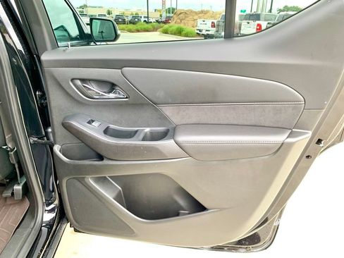 Used 2023 Chevrolet Traverse High Country FWD image 25