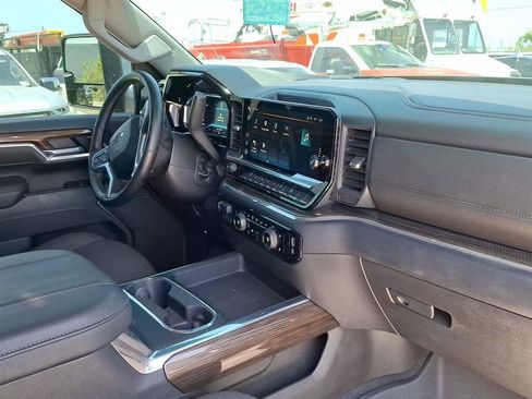 Used 2025 Chevrolet Silverado 2500 LT w/ Trail Boss Package AWD/4WD image 14