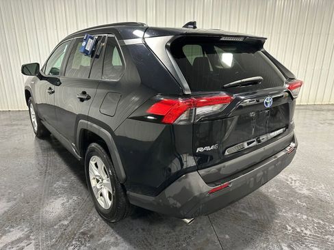 Used 2021 Toyota RAV4 LE image 3