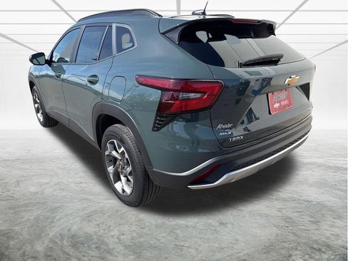 Used 2025 Chevrolet Trax LT image 3