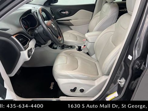 Used 2019 Jeep Cherokee Limited w/ Luxury Group AWD/4WD image 17