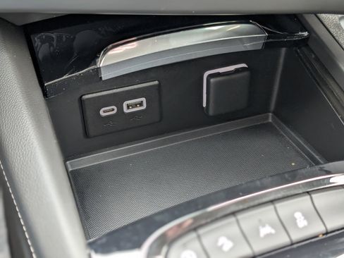 Used 2023 Buick Envision Essence image 23