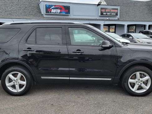 Used 2018 Ford Explorer XLT w/ Equipment Group 201A image 6