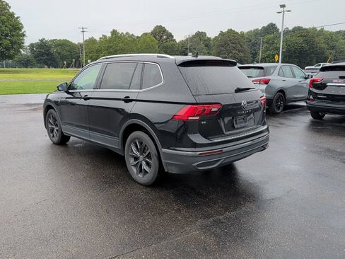 Used 2022 Volkswagen Tiguan SE w/ Panoramic Sunroof Package AWD/4WD image 3