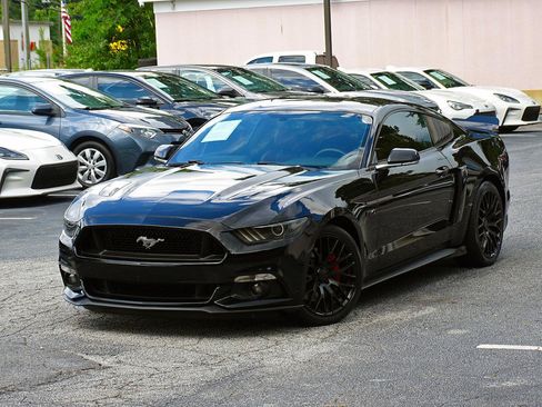 Used 2017 Ford Mustang GT Premium w/ Equipment Group 401A RWD image 7
