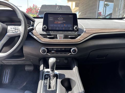 Used 2025 Nissan Altima 2.5 SV FWD image 17