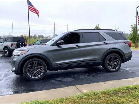 Used 2025 Ford Explorer ST w/ Sun And Sound Package AWD/4WD image 12