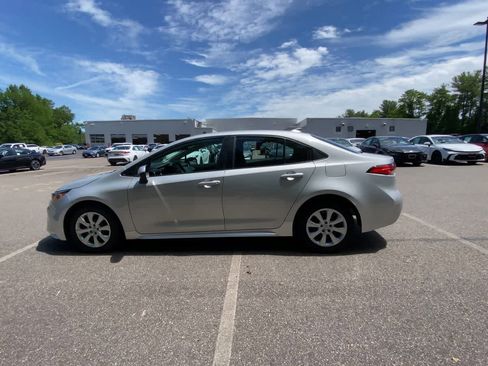 Used 2024 Toyota Corolla LE FWD image 9