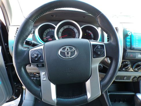 Used 2014 Toyota Tacoma 4x4 Double Cab w/ SR5 Package image 12