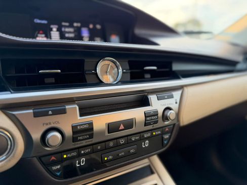 Used 2016 Lexus ES 350 w/ Accessory Package 2 image 19