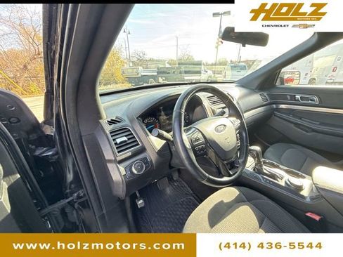Used 2018 Ford Explorer XLT image 10
