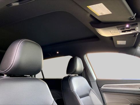 Used 2023 Volkswagen Atlas Cross Sport SE w/ Panoramic Sunroof Package FWD image 14