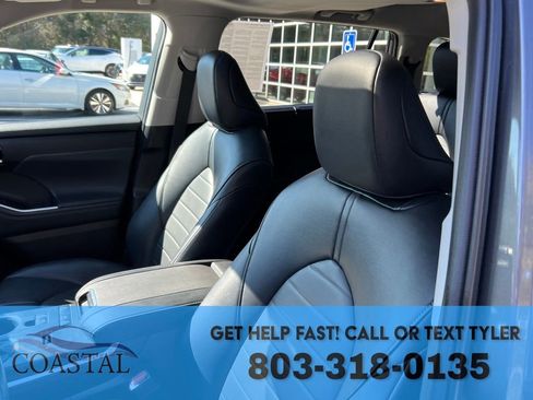 Used 2022 Toyota Highlander XLE image 11