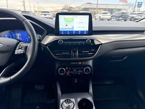 Used 2022 Ford Escape Titanium image 18