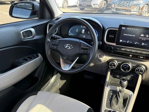 Used 2024 Hyundai Venue SEL image 8