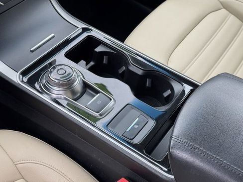 Used 2020 Ford Edge SEL image 19