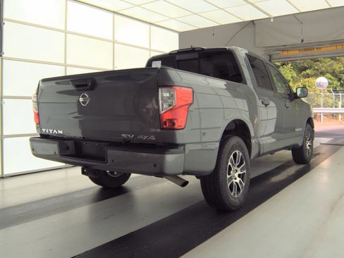 Used 2022 Nissan Titan SV AWD/4WD image 6