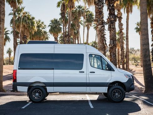 Used 2024 Mercedes-Benz Sprinter 2500 image 53