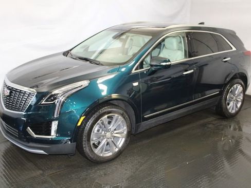 Certified 2025 Cadillac XT5 Premium Luxury w/ Technology Package AWD/4WD image 2