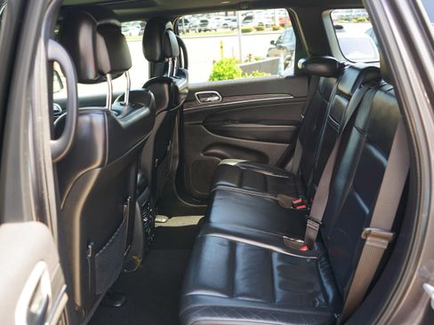 Used 2019 Jeep Grand Cherokee Limited AWD/4WD image 15