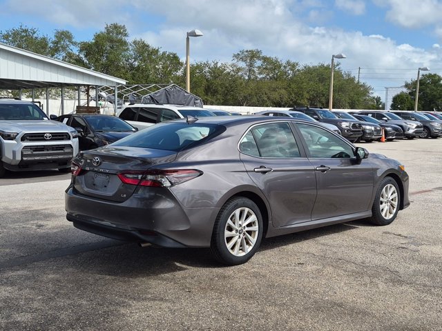 Used 2021 Toyota Camry LE FWD image 5